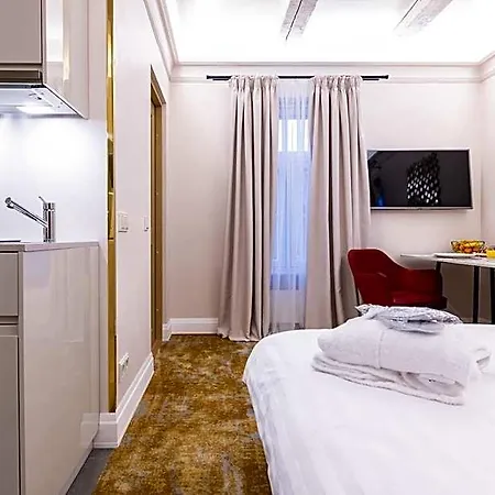 Meltzer Aparthotel 4*