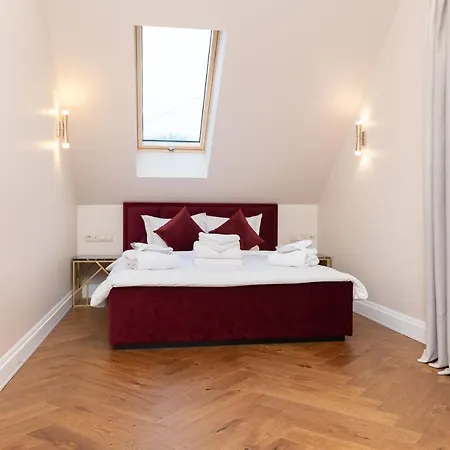 Meltzer Apartahotel 4*