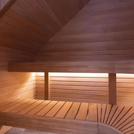 Meltzer Apartahotel 4*